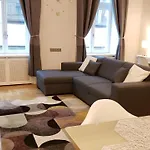 至尊城市中心公寓 *