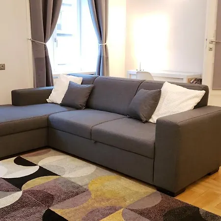 Supreme Center Apartment